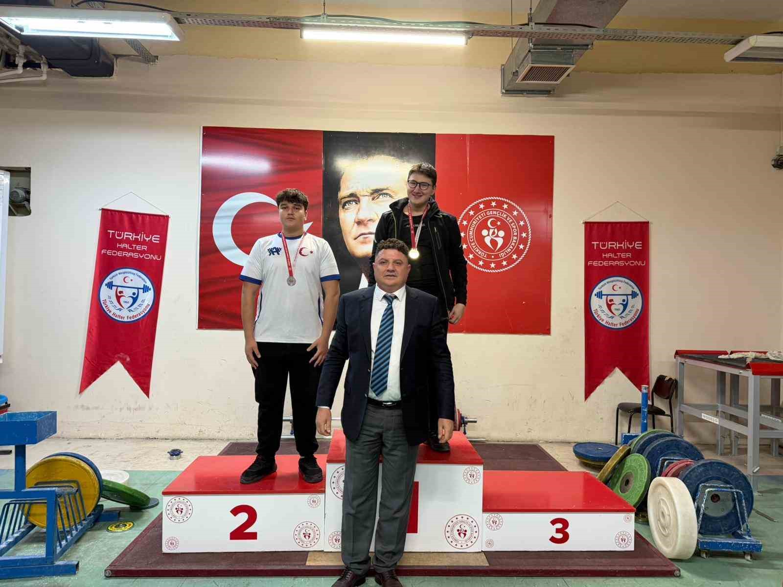 Okul sporları gençler halter müsabakaları tamamlandı