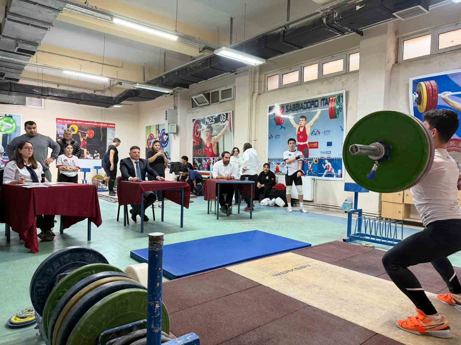Okul sporları gençler halter müsabakaları tamamlandı