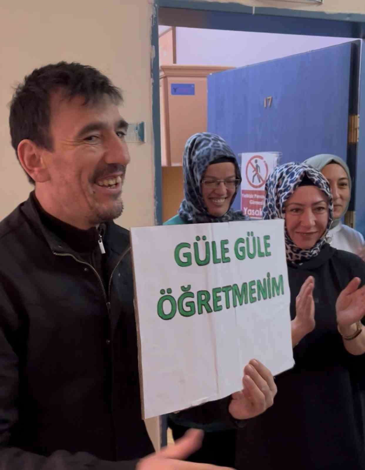 41 yıllık öğretmene alkışlı ve çiçekli veda