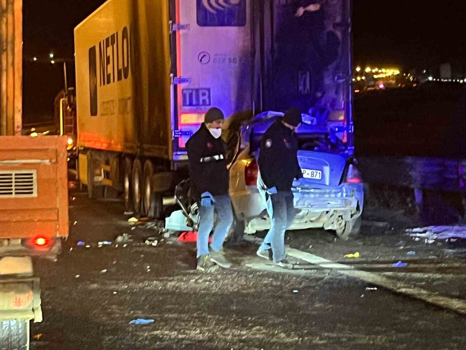 Ankara’da tıra çarpan aracın sürücüsü hayatını kaybetti