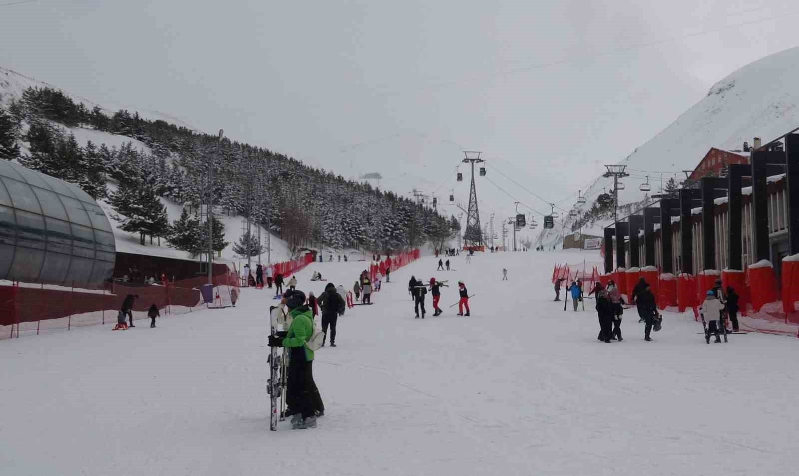 Palandöken’de sömestir tatili yoğunluğu