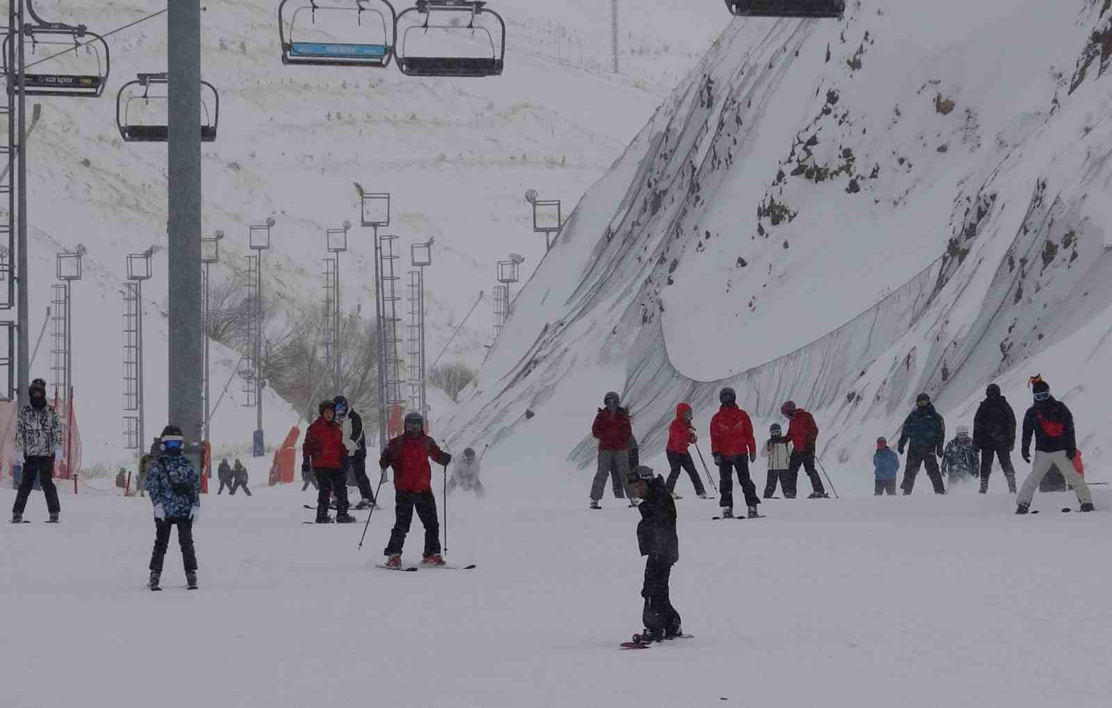 Palandöken’de sömestir tatili yoğunluğu