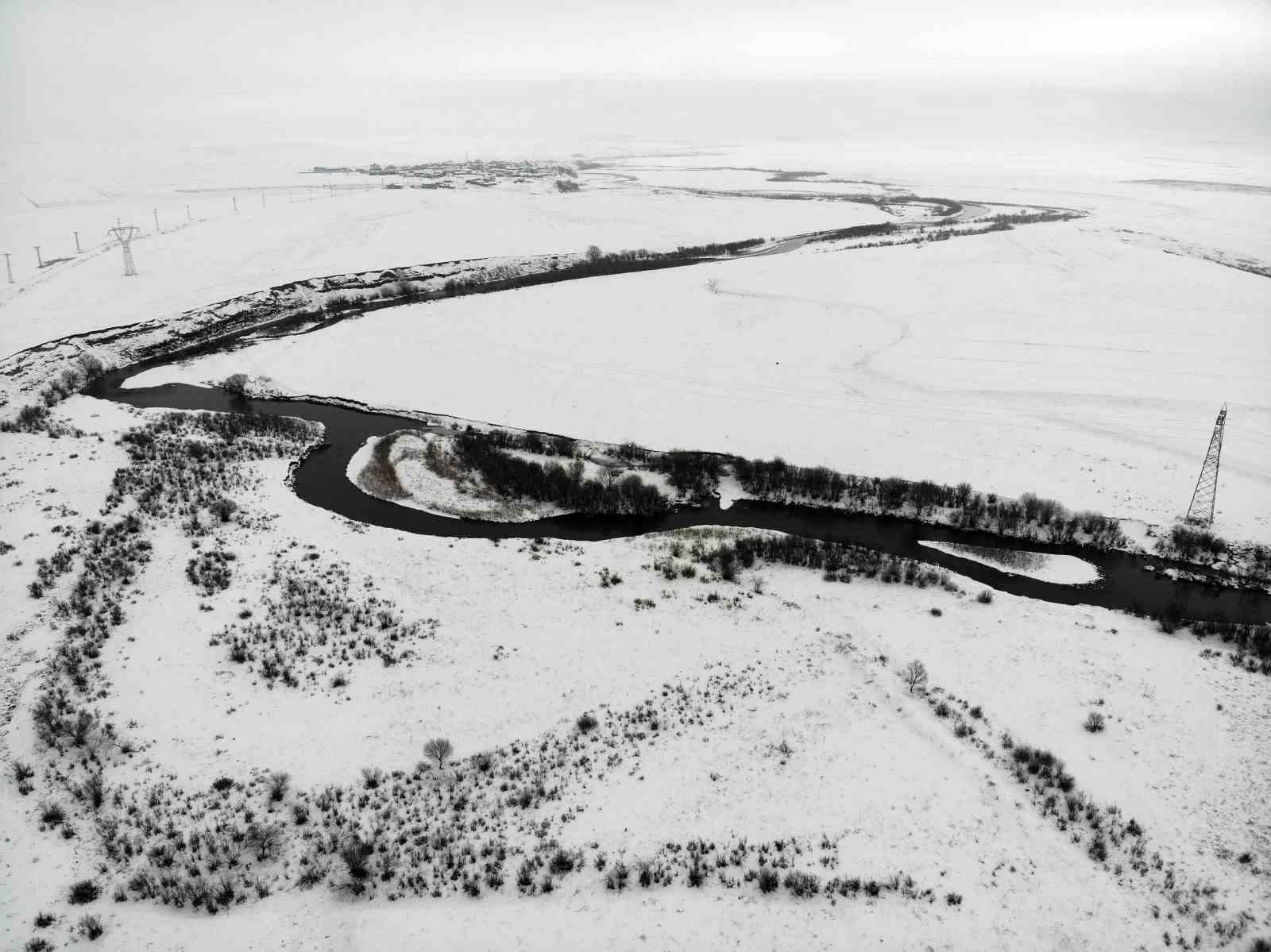 Kars’ta beyaz esaret değil, görsel şölen: Tarım arazileri ve menderesler büyülüyor