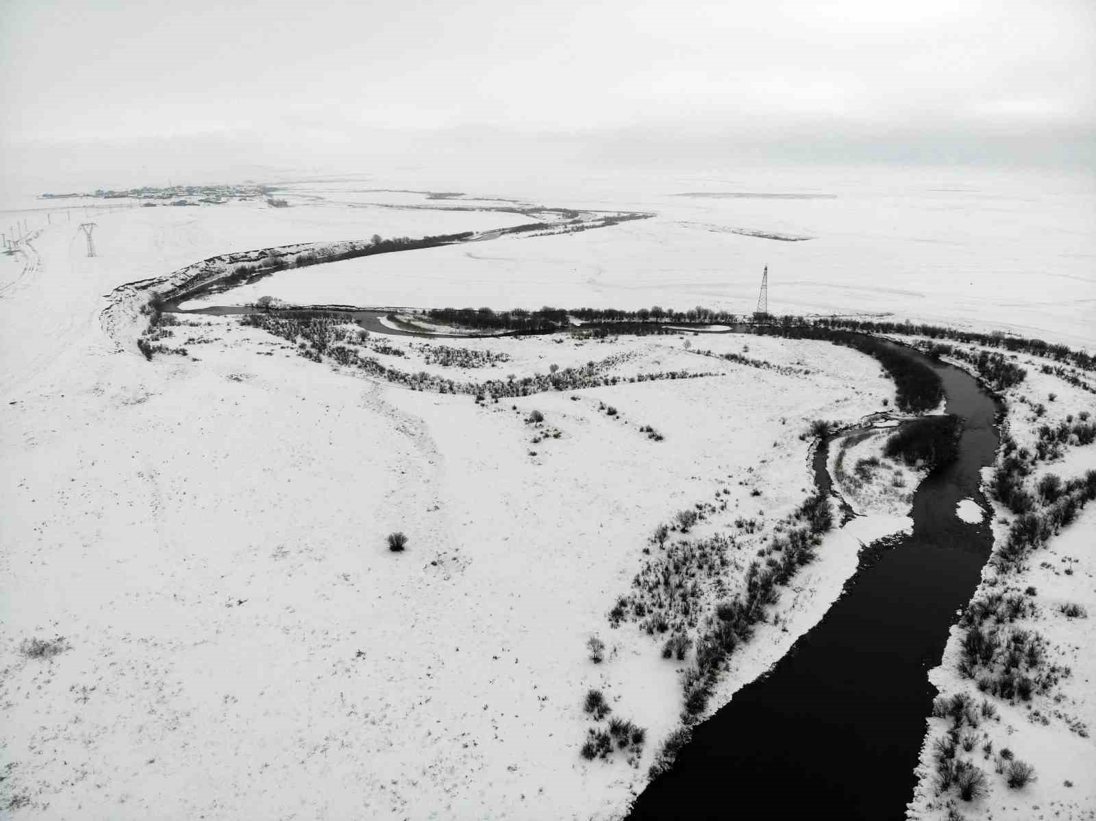 Kars’ta beyaz esaret değil, görsel şölen: Tarım arazileri ve menderesler büyülüyor