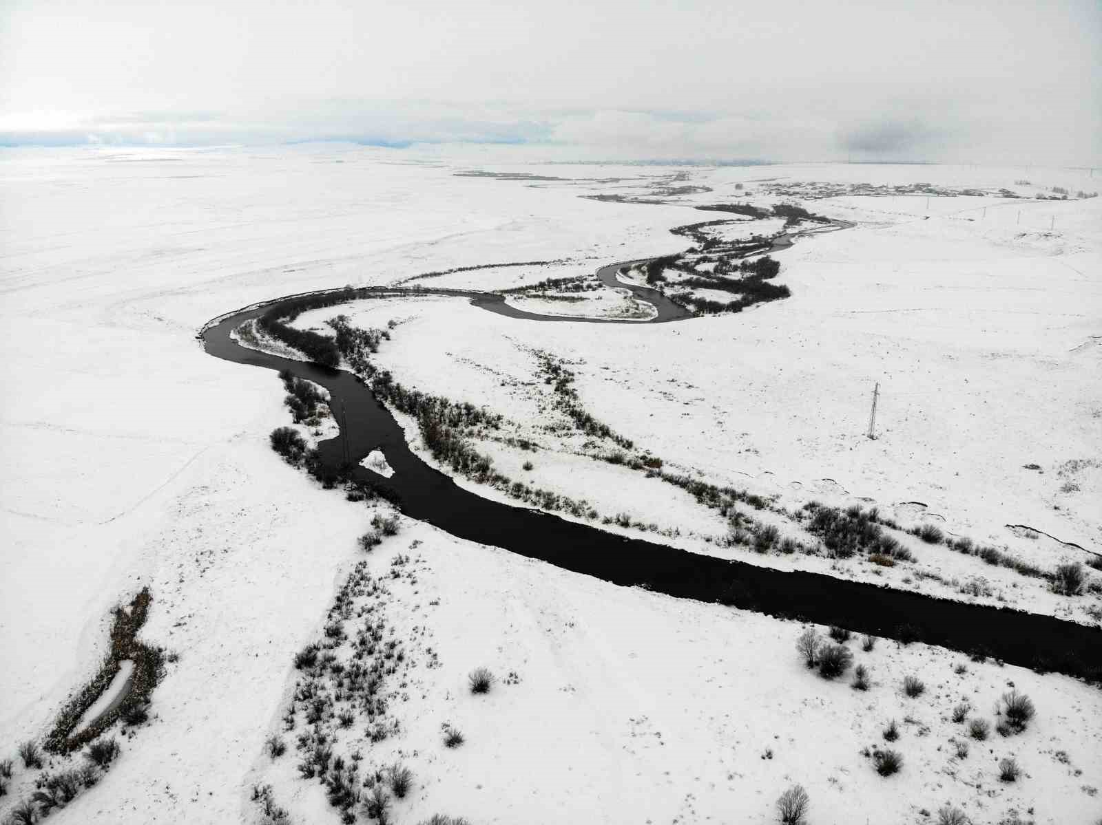 Kars’ta beyaz esaret değil, görsel şölen: Tarım arazileri ve menderesler büyülüyor