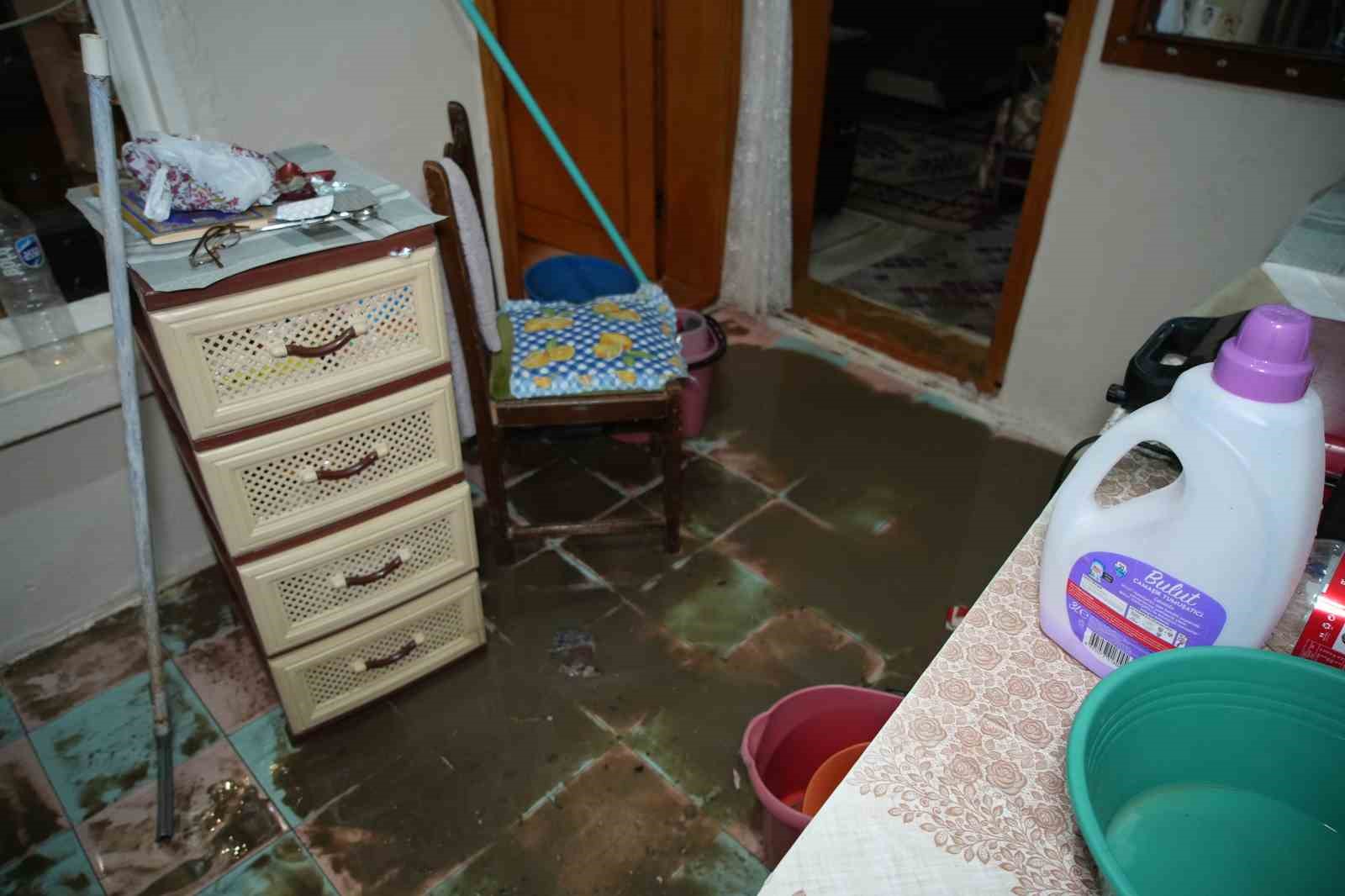 Edirne’de sağanak yağış, su baskınlarına yol açtı