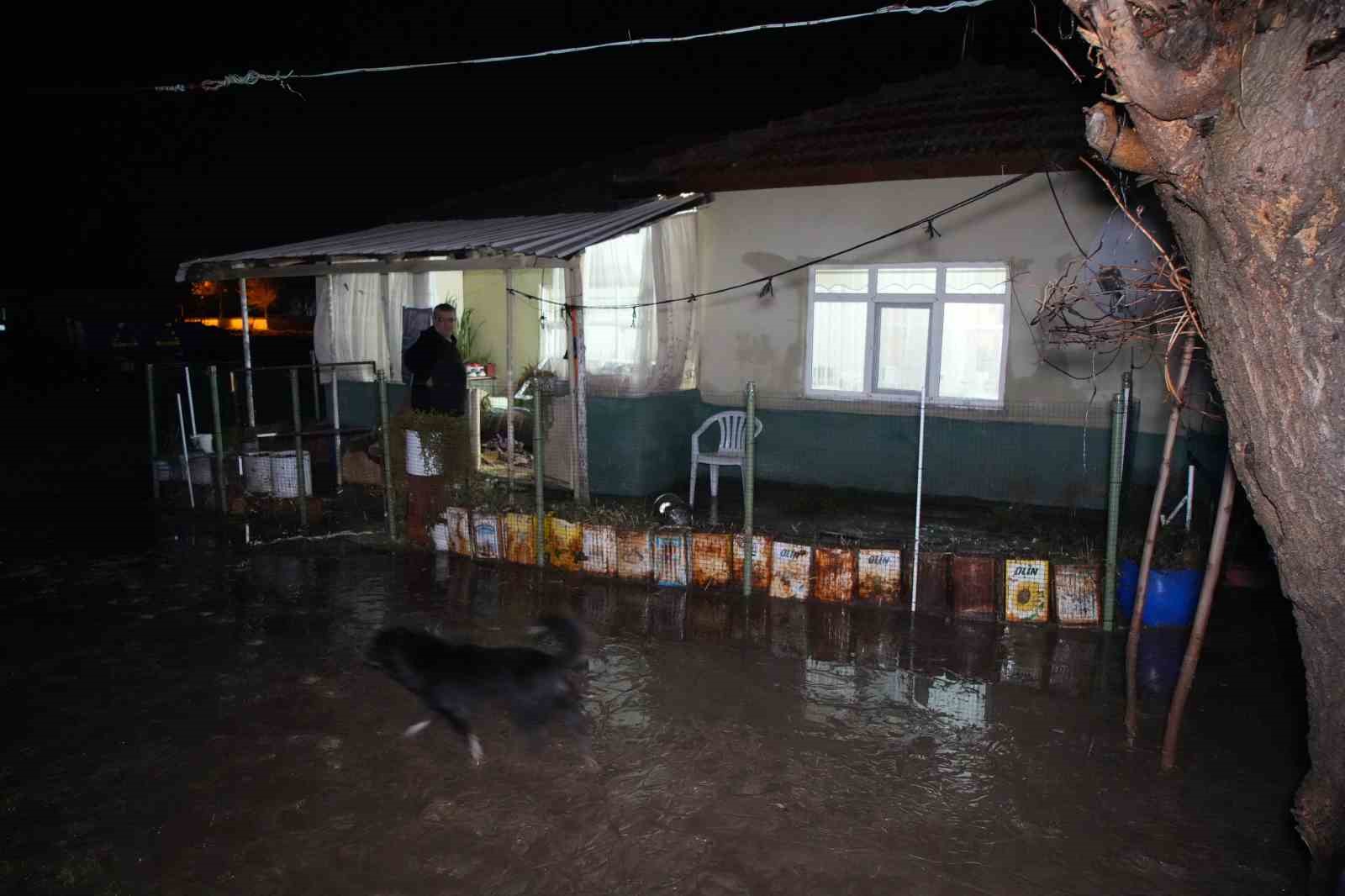 Edirne’de sağanak yağış, su baskınlarına yol açtı