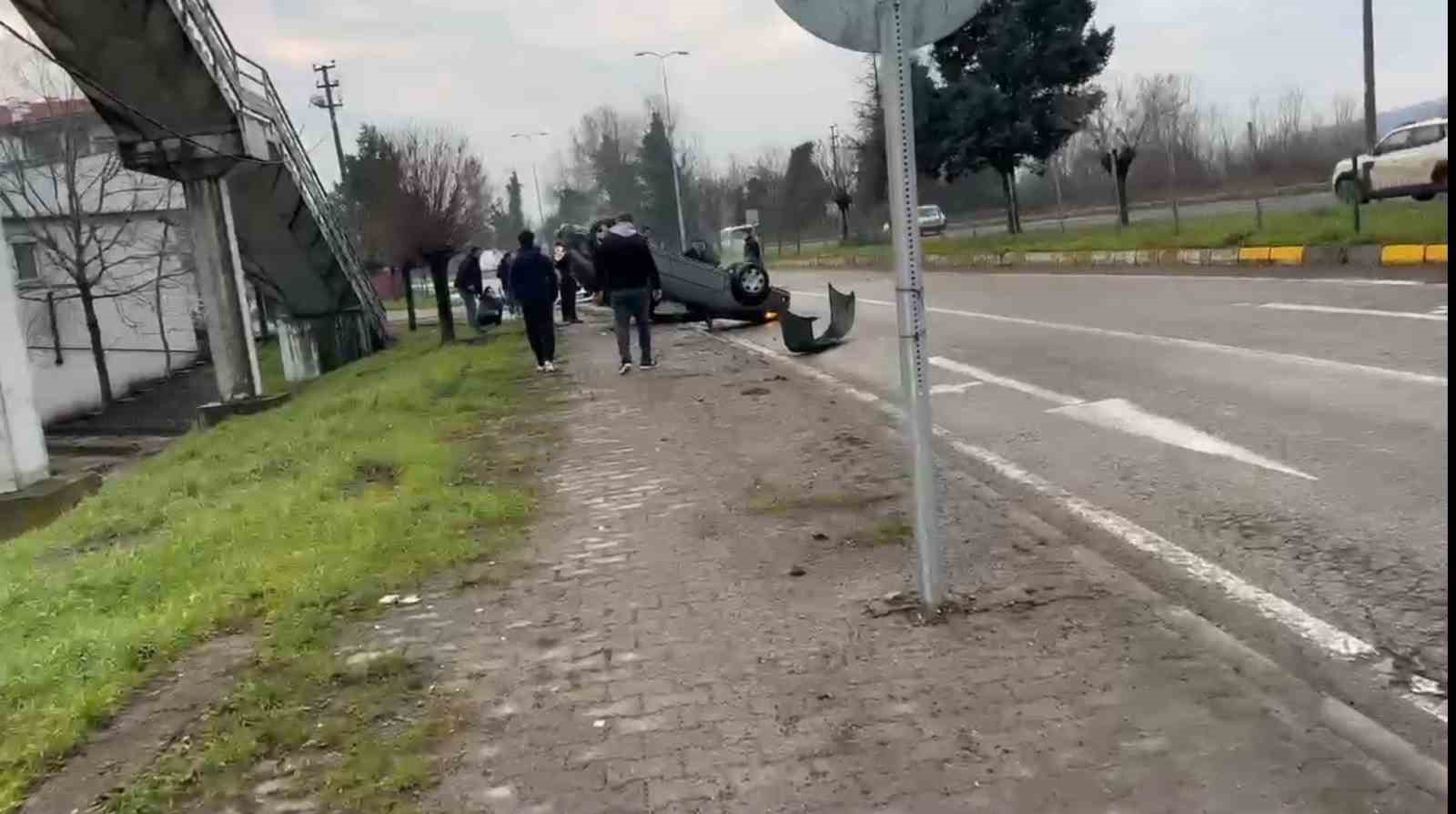 Çaycuma’da otomobil takla attı