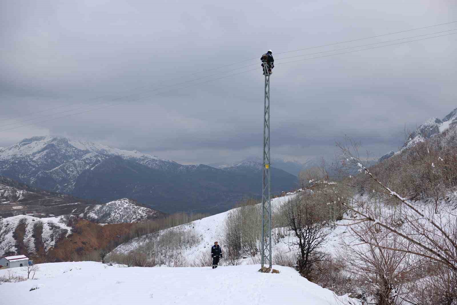 Fırat EDAŞ son yılların en sert kışında Tunceli’de sahada