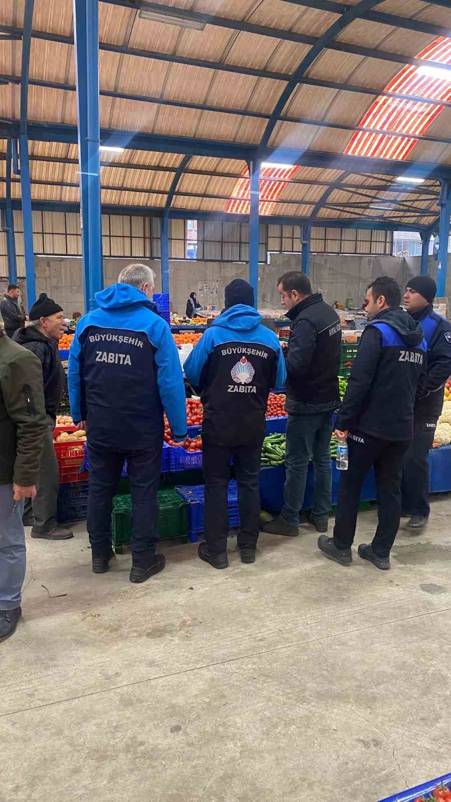 Balıkesir Büyükşehir Belediyesi pazar yerlerini denetliyor