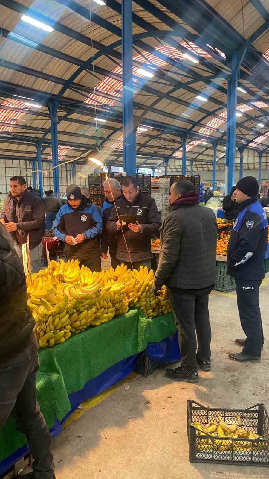 Balıkesir Büyükşehir Belediyesi pazar yerlerini denetliyor