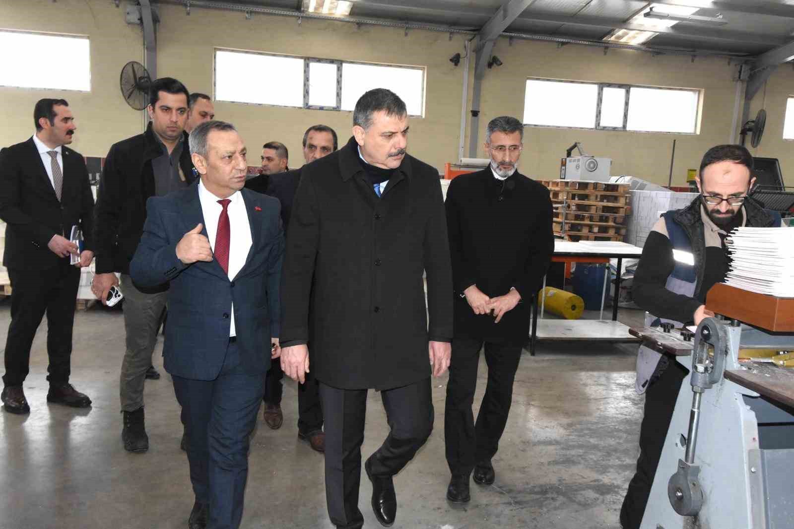 Vali Çiftçi, 42’nci kuruluş yılında Zafer Ofset baskı tesislerini gezdi