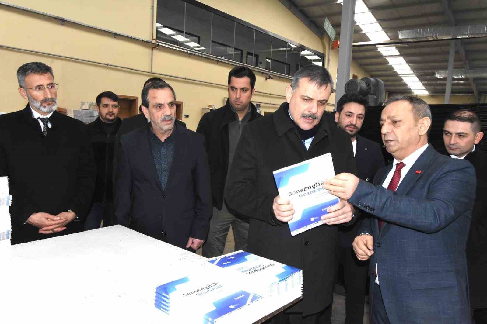 Vali Çiftçi, 42’nci kuruluş yılında Zafer Ofset baskı tesislerini gezdi