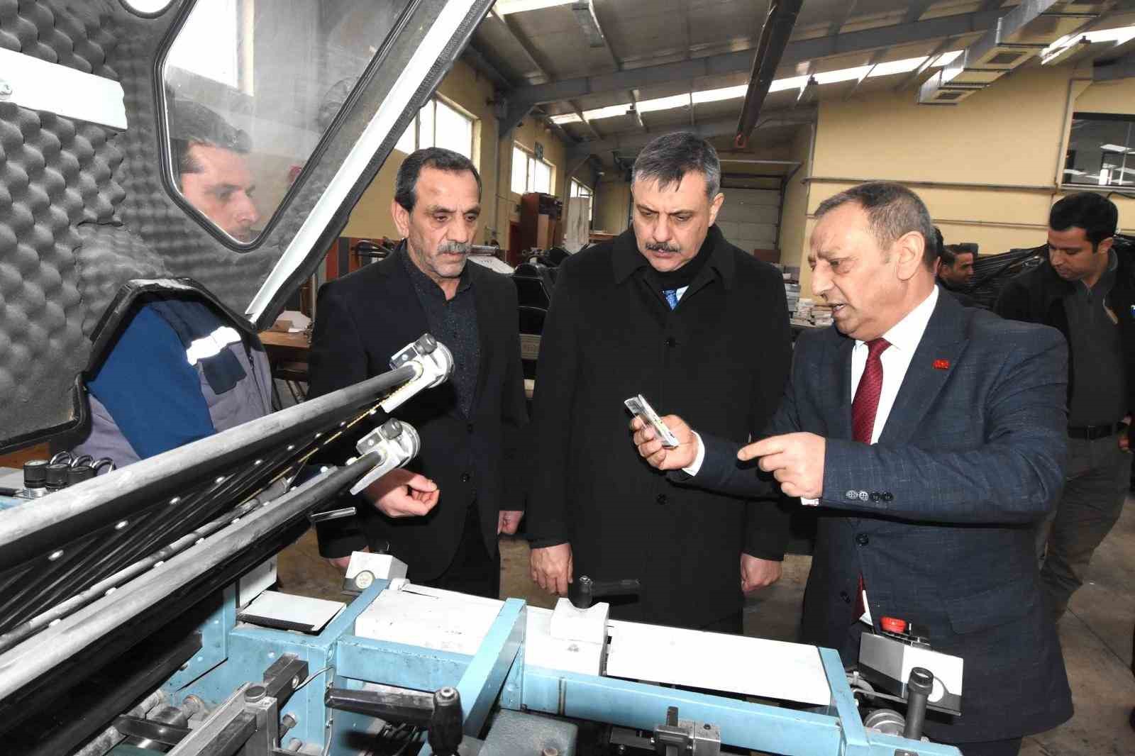 Vali Çiftçi, 42’nci kuruluş yılında Zafer Ofset baskı tesislerini gezdi