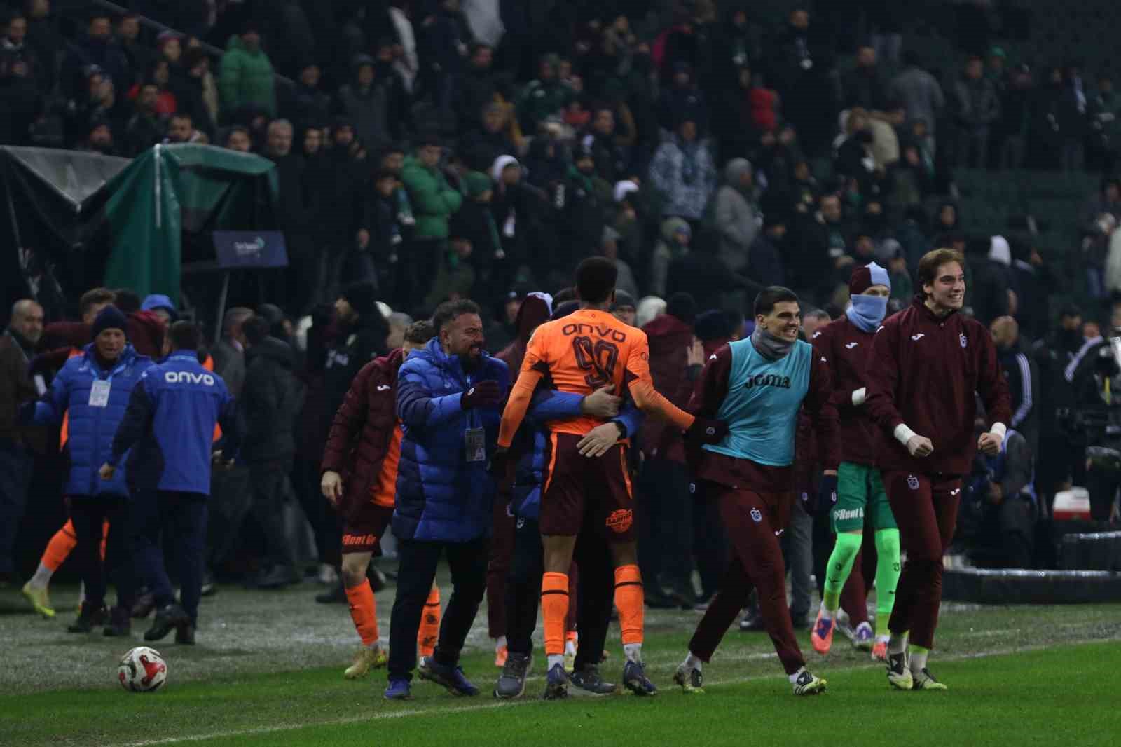 Trendyol Süper Lig: Kocaelispor: 1 - Trabzonspor: 2 (Maç sonucu)