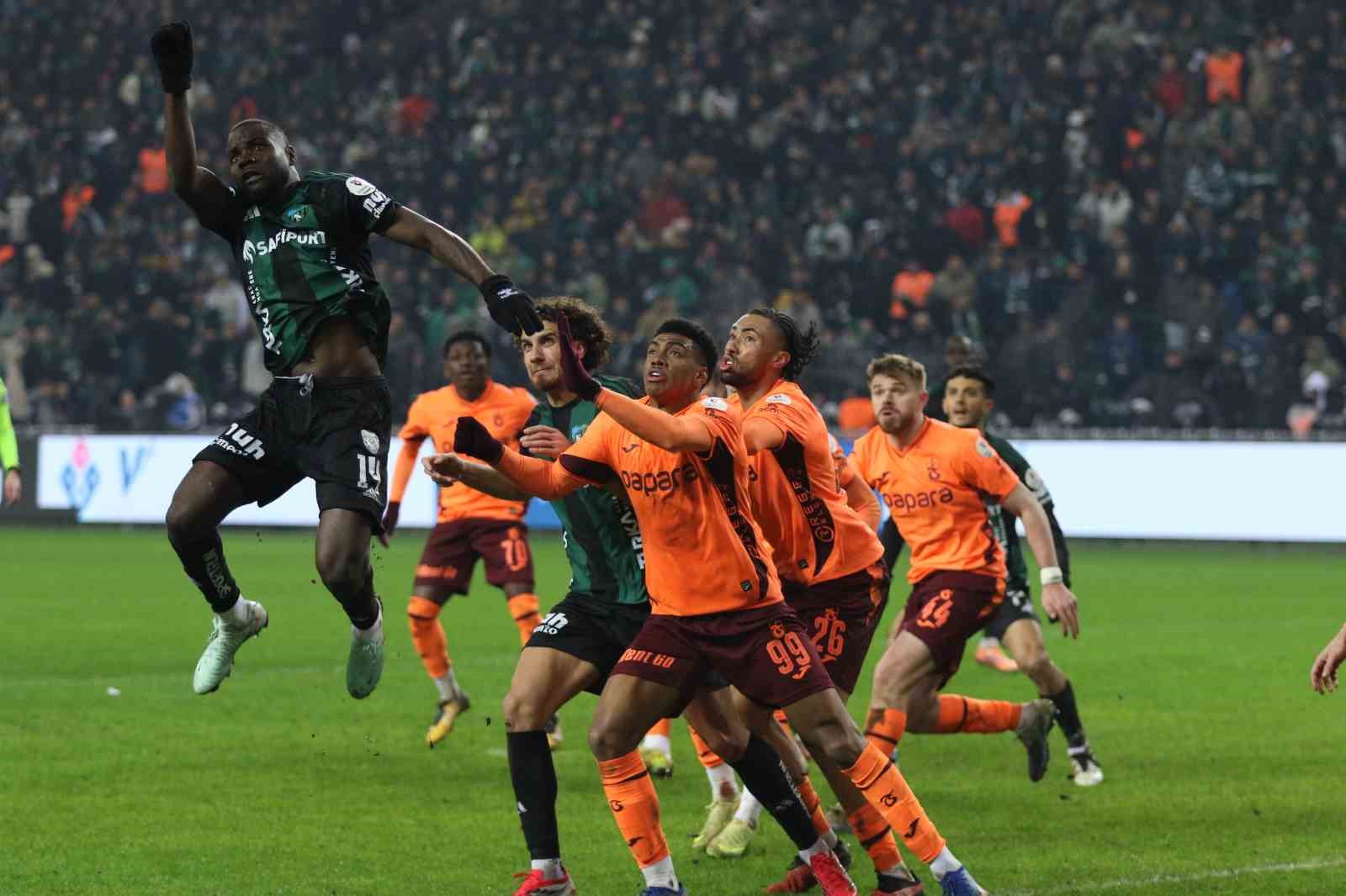 Trendyol Süper Lig: Kocaelispor: 1 - Trabzonspor: 2 (Maç sonucu)