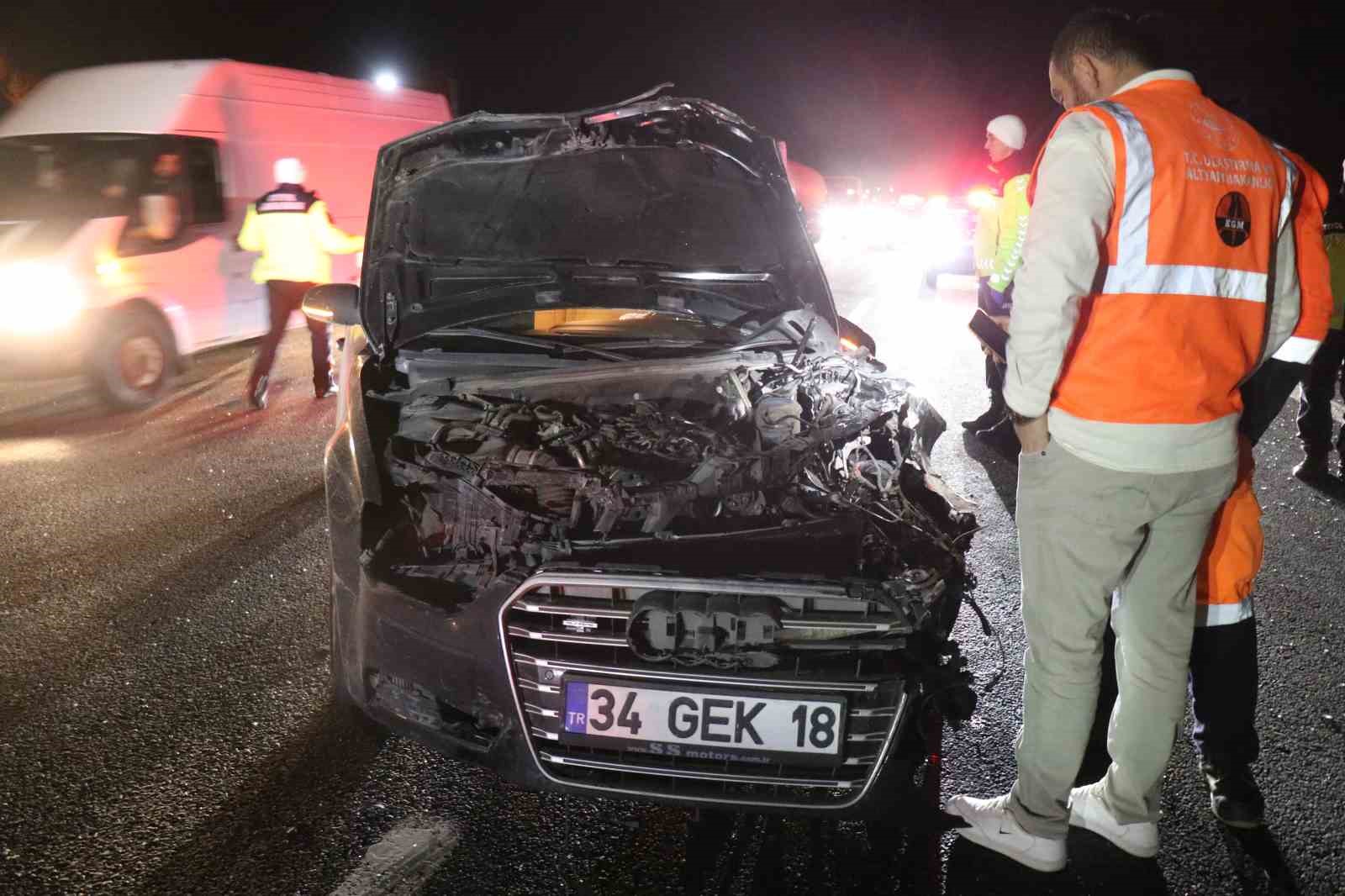 Anadolu Otoyolu’nda aynı istikamette giden otomobil ile minibüs çarpıştı: 1 ölü, 3 yaralı