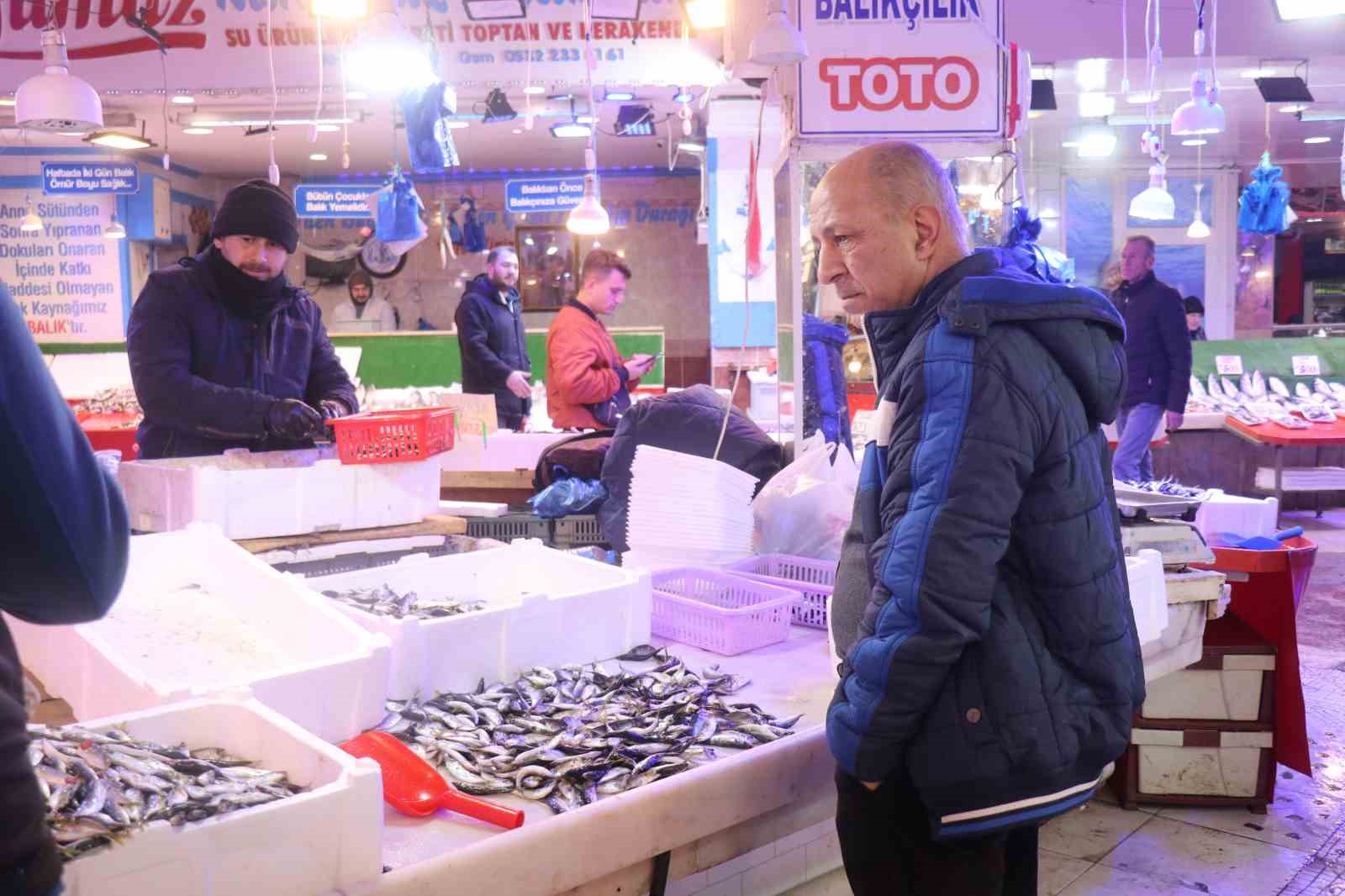 Tezgahlar istavritle doldu: Fiyatlar dibi gördü