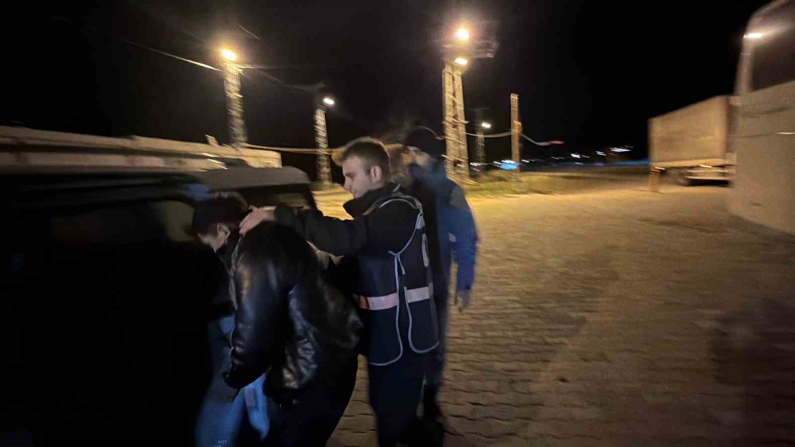 Tokat’ta durdurulan otobüste 5 kaçak göçmen yakalandı