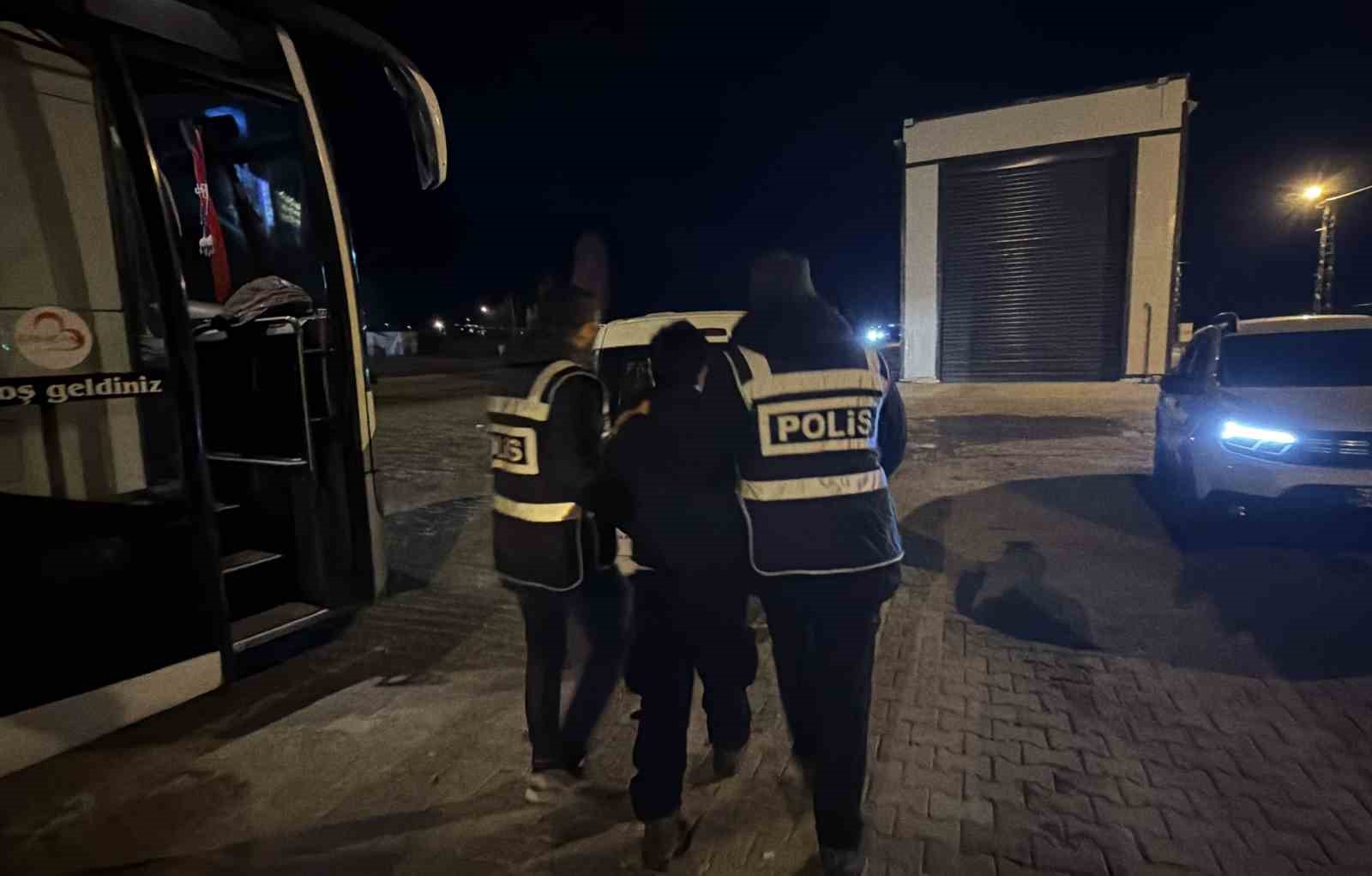 Tokat’ta durdurulan otobüste 5 kaçak göçmen yakalandı