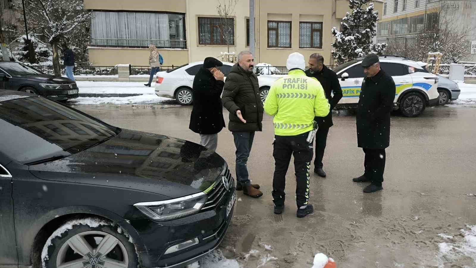 Van’da DEM Partili belediye başkanının resmi aracına haciz