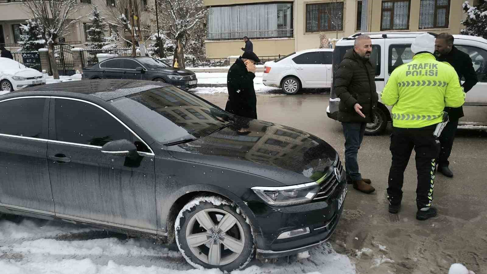 Van’da DEM Partili belediye başkanının resmi aracına haciz