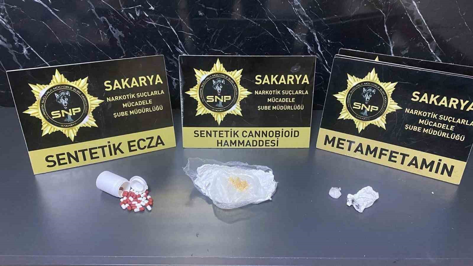 Polisten iki ilçede uyuşturucu ve kaçakçılık operasyonu: 4 gözaltı