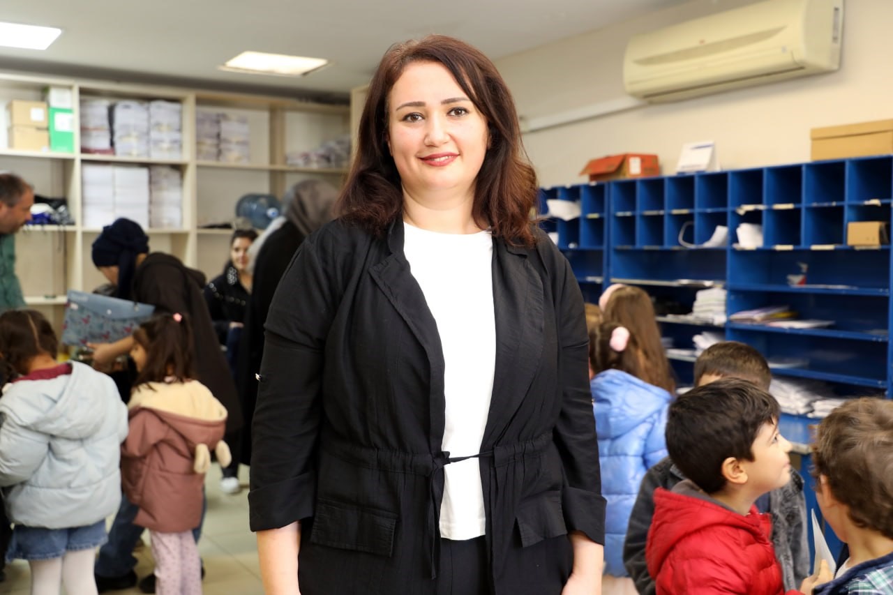 Minik ellerden büyük mutluluk: Anaokulu öğrencileri ilk mektuplarını PTT’ye teslim etti