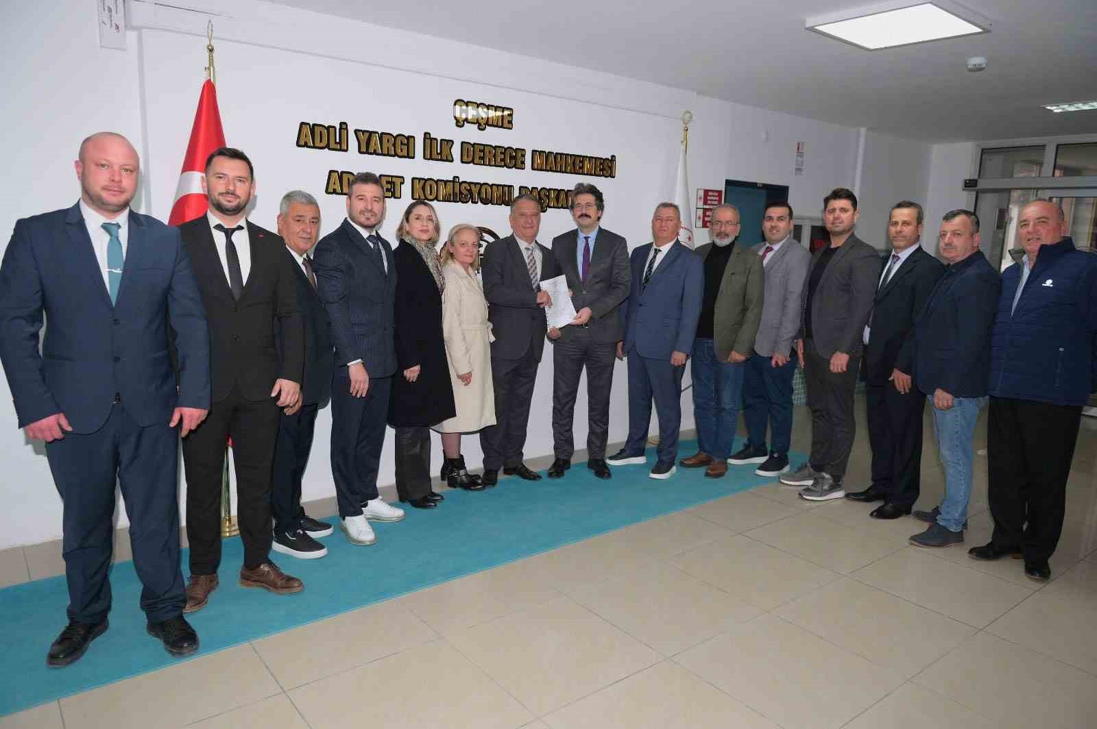 Çeşme Esnaf ve Sanatkarlar Odası Başkanı Osman Köfüncü mazbatasını aldı