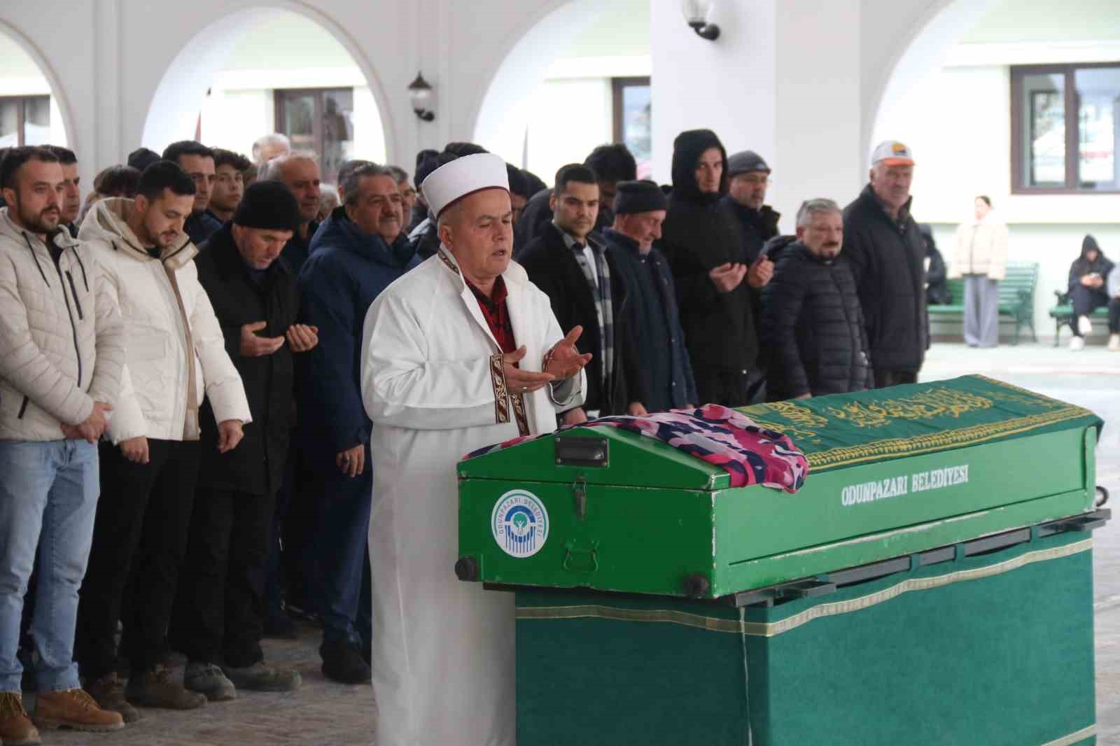 Feci kazada hayatını kaybeden 14 yaşındaki kız son yolculuğuna uğurlandı