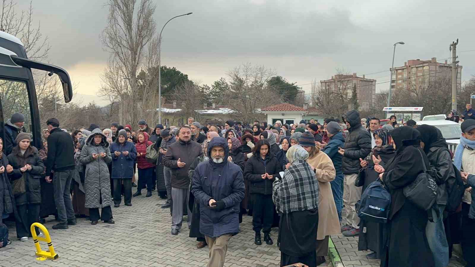 Karabük’te öğrenci, öğretmen ve veliler umre için yola çıktı