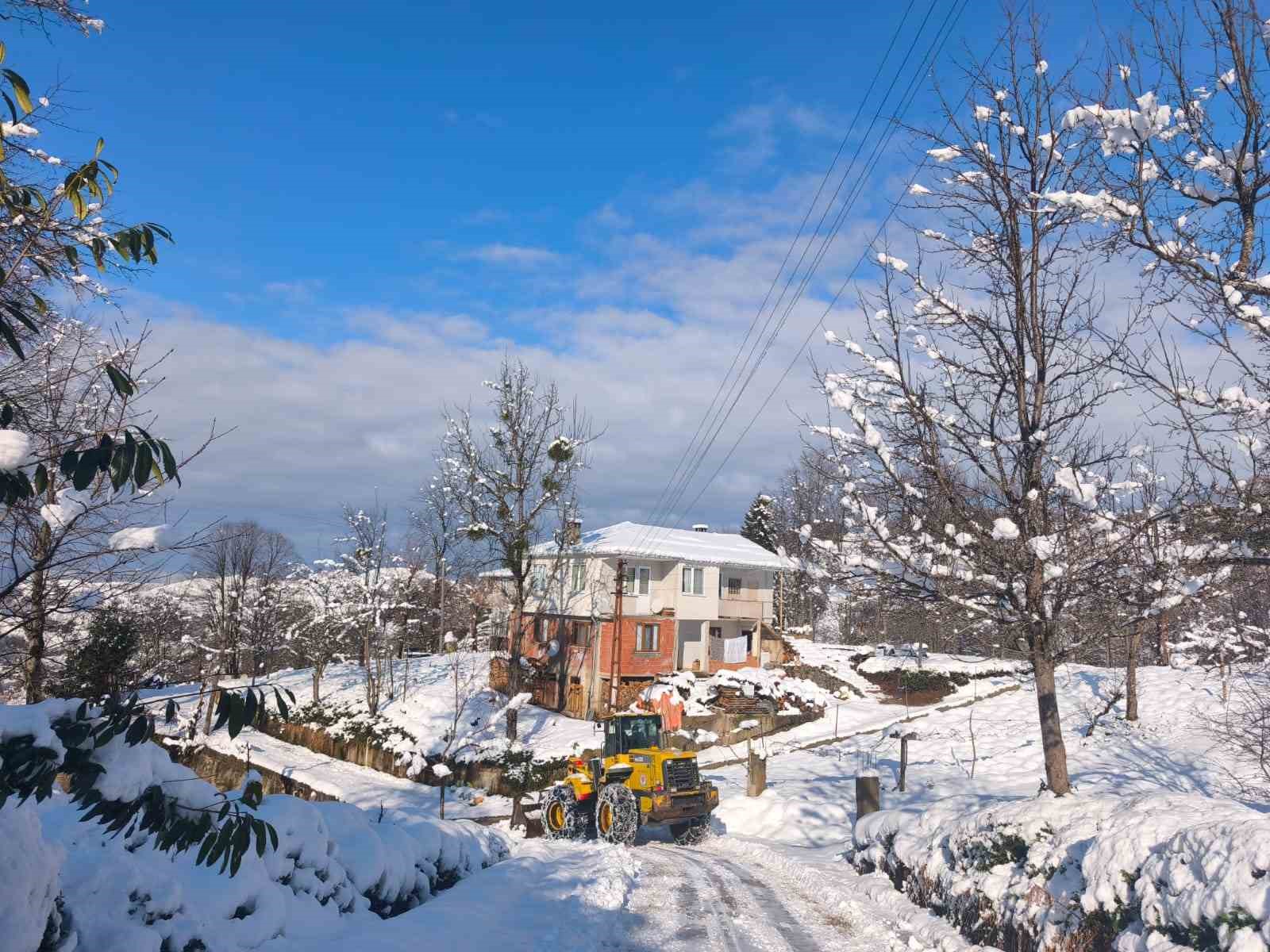 Trabzon’da karla mücadele çalışmaları sürüyor