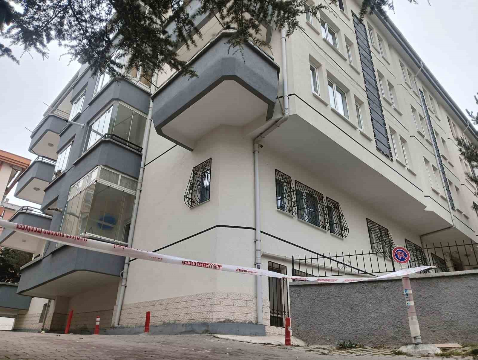 Çankaya’da çökme oluşan apartmanda yaşayanlar tedbir amaçlı tahliye edildi