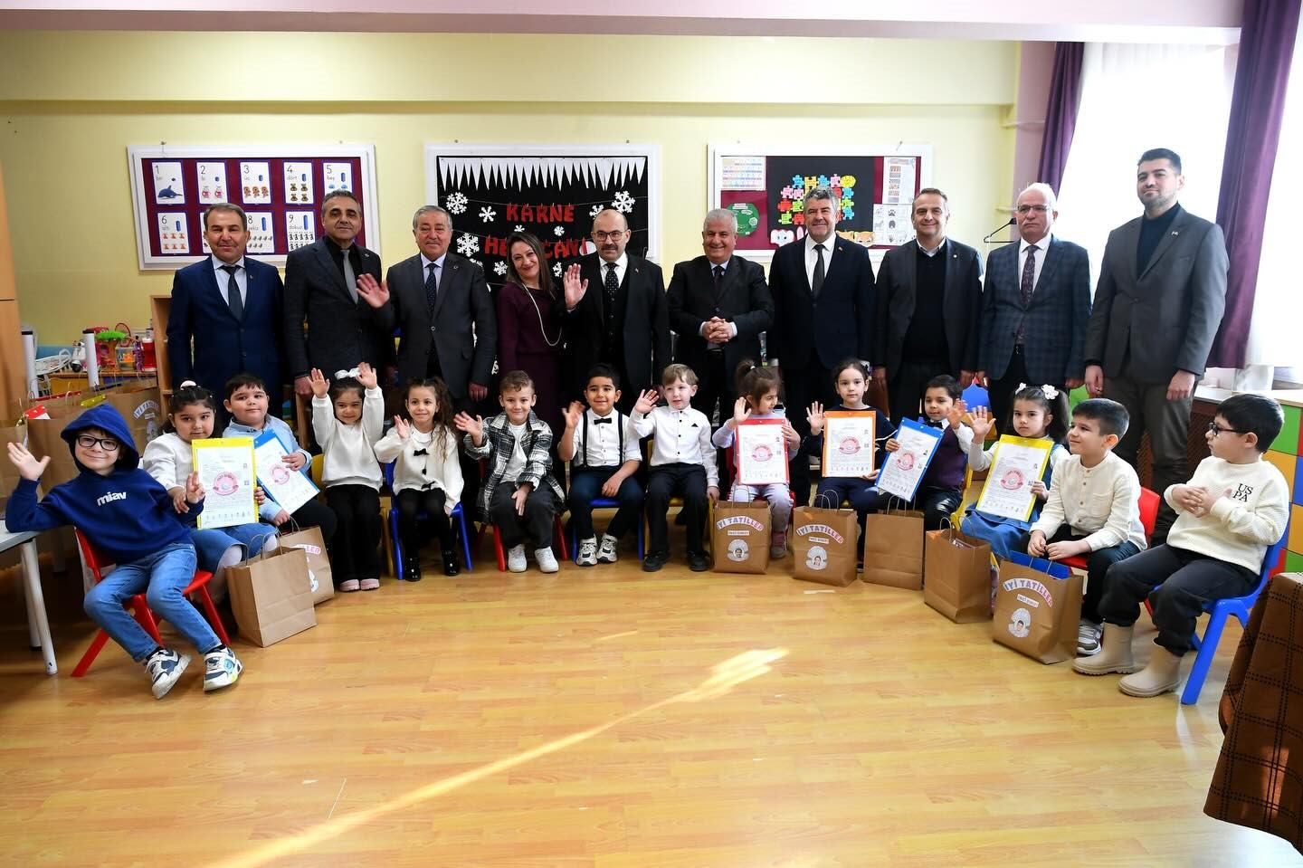 Balıkesir’de 197 bin öğrenci karne adı