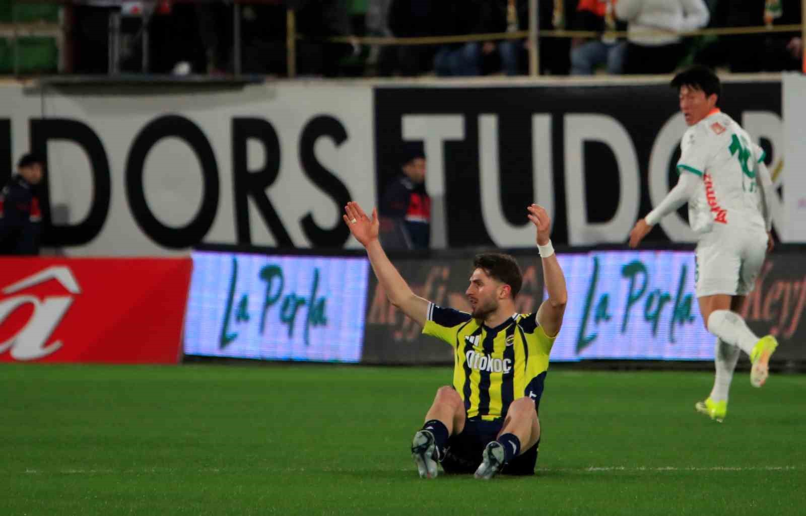 Trendyol Süper Lig: Alanyaspor: 2 - Fenerbahçe: 1 (İlk yarı)