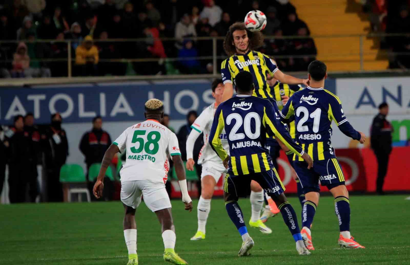 Trendyol Süper Lig: Alanyaspor: 2 - Fenerbahçe: 1 (İlk yarı)