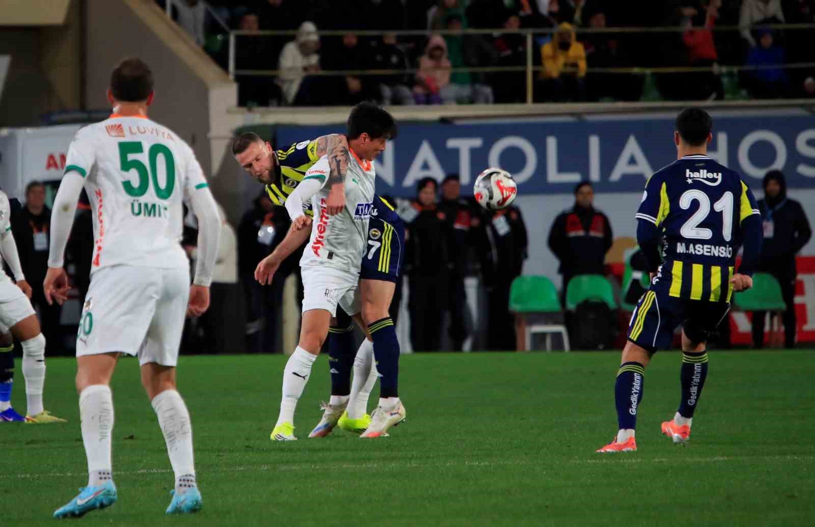 Trendyol Süper Lig: Alanyaspor: 2 - Fenerbahçe: 1 (İlk yarı)