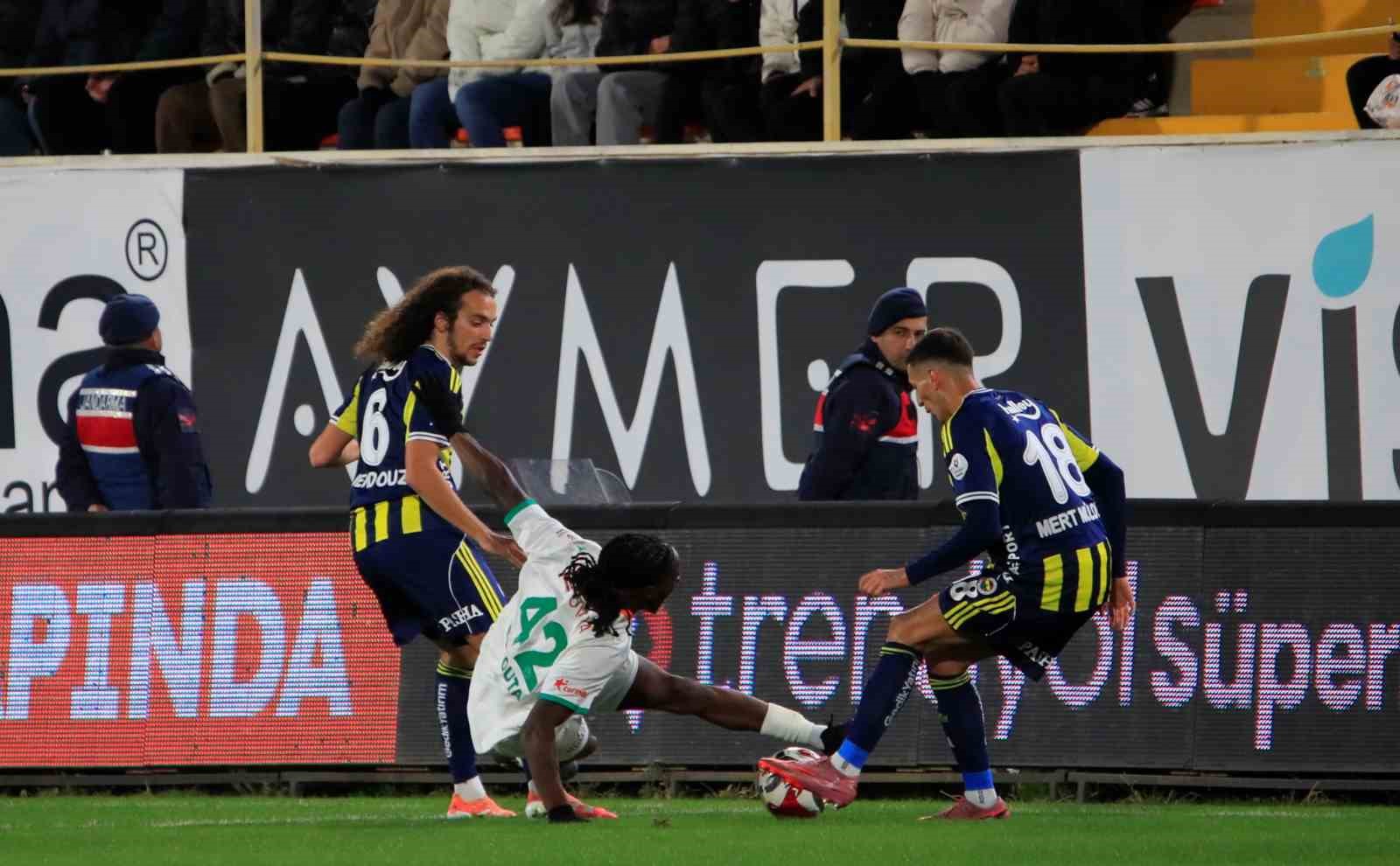 Trendyol Süper Lig: Alanyaspor: 2 - Fenerbahçe: 1 (İlk yarı)