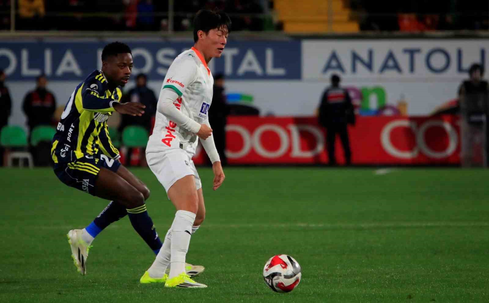Trendyol Süper Lig: Alanyaspor: 2 - Fenerbahçe: 1 (İlk yarı)