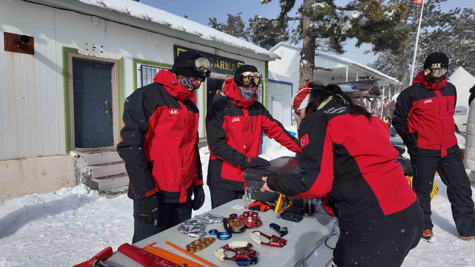 Ege’nin zirvesinde şölen: Gediz Murat Dağı’nda on binler buluştu