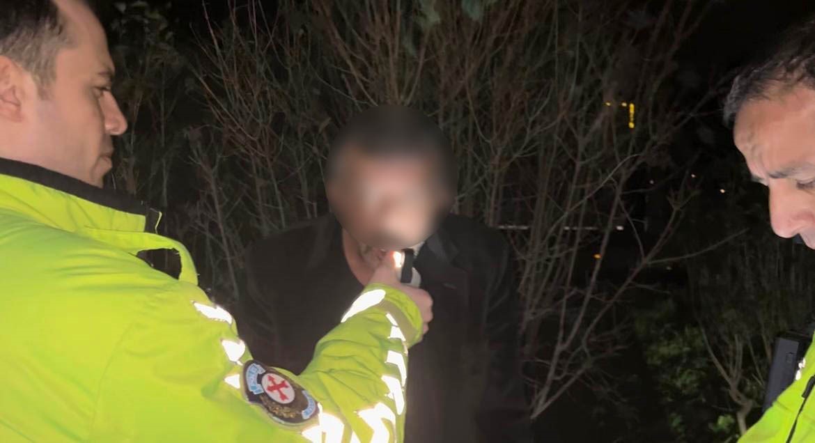 Bursa’da trafik polisinin tuvaleti gelen alkollü sürücüyle imtihanı