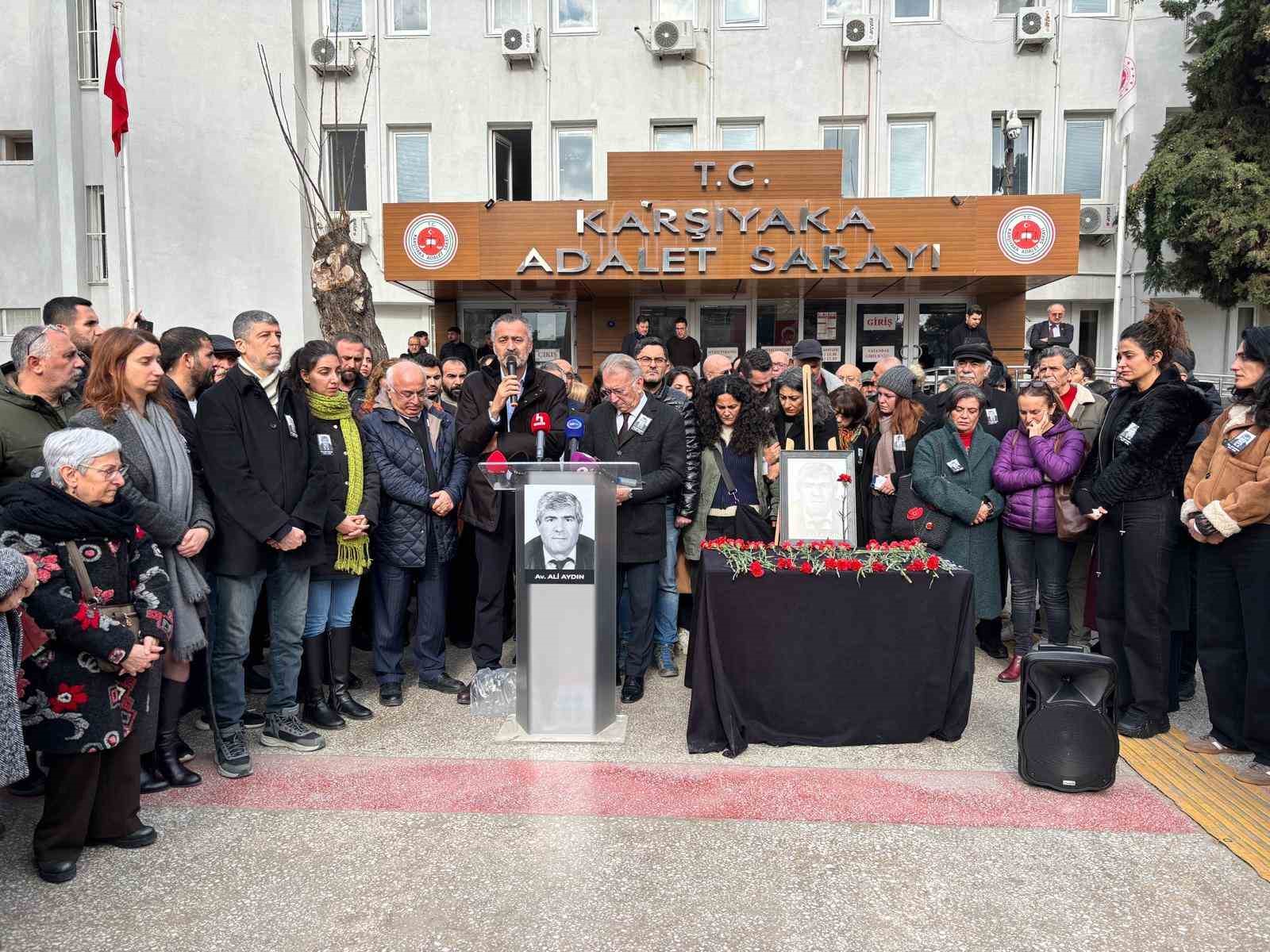 Eski İHD İzmir Şube Başkanı Ali Aydın son yolculuğuna uğurlandı