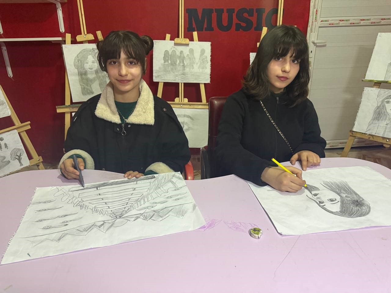 Engel tanımayan ikizlerin resim aşkı