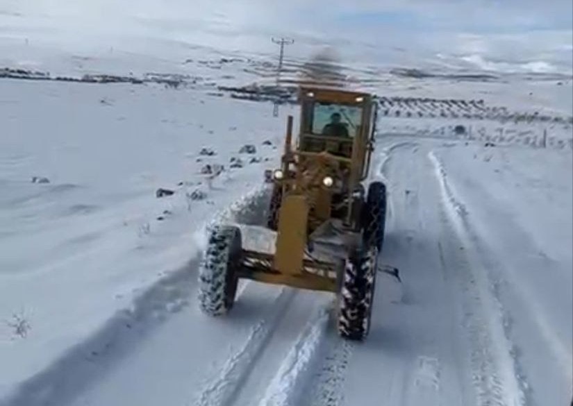Darende Belediyesi’nin karla mücadele çalışmalarını aralıksız sürdürüyor