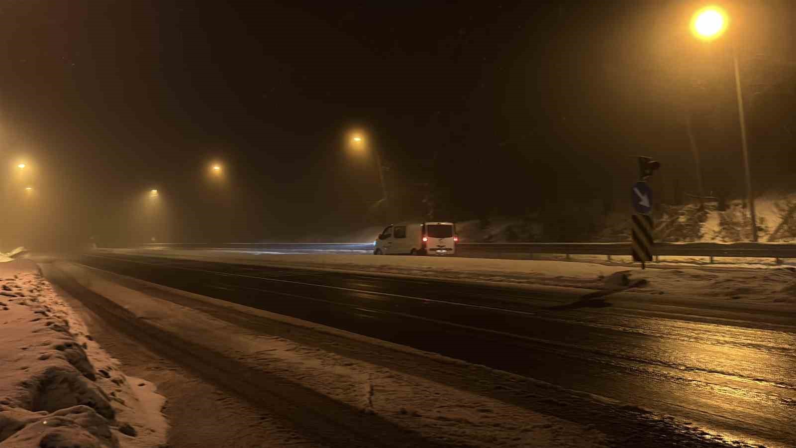 Bolu Dağı geçişinde kar yağışı başladı