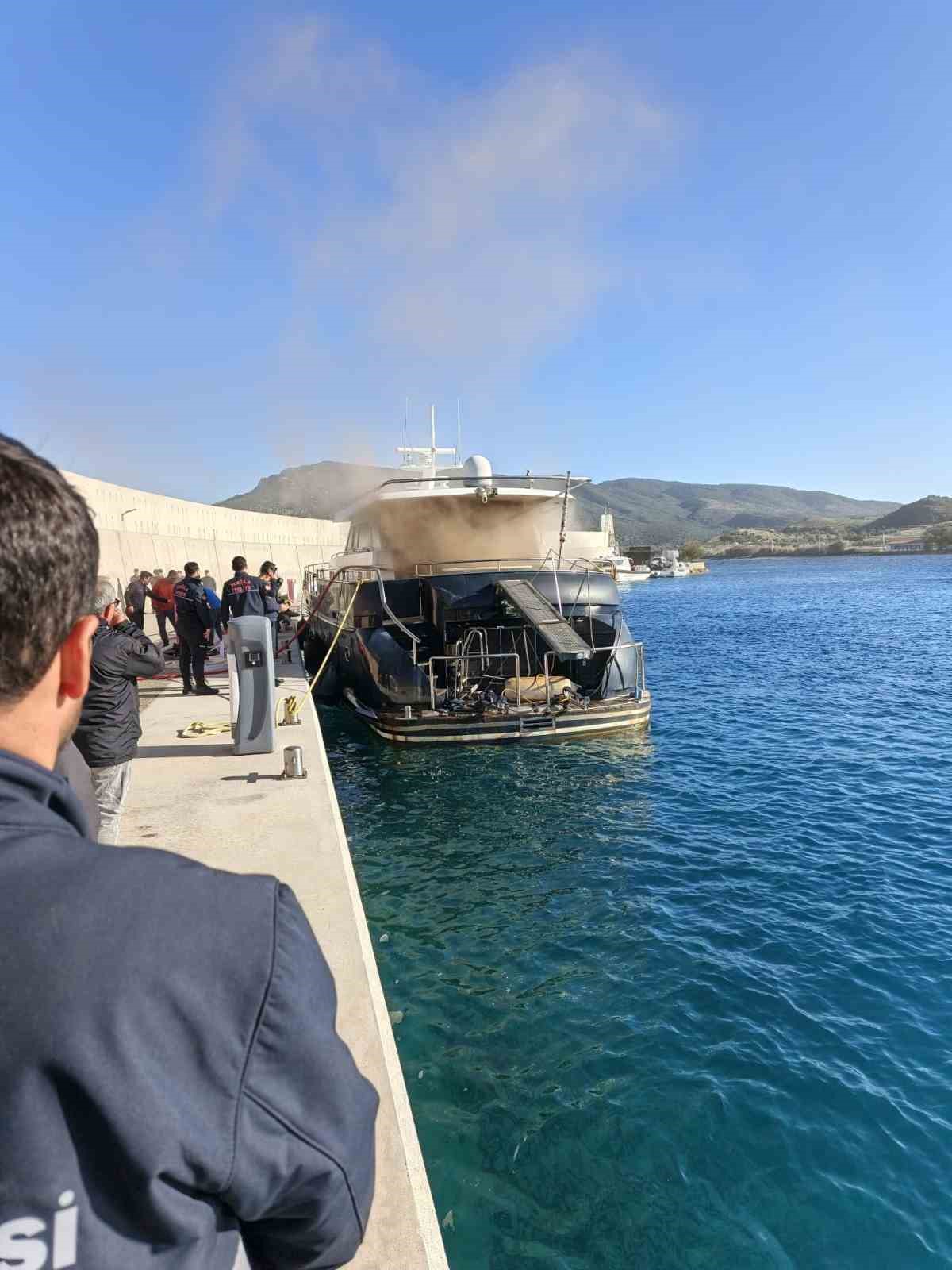 Datça’daki bir marinadaki motoryat yangını paniğe neden oldu