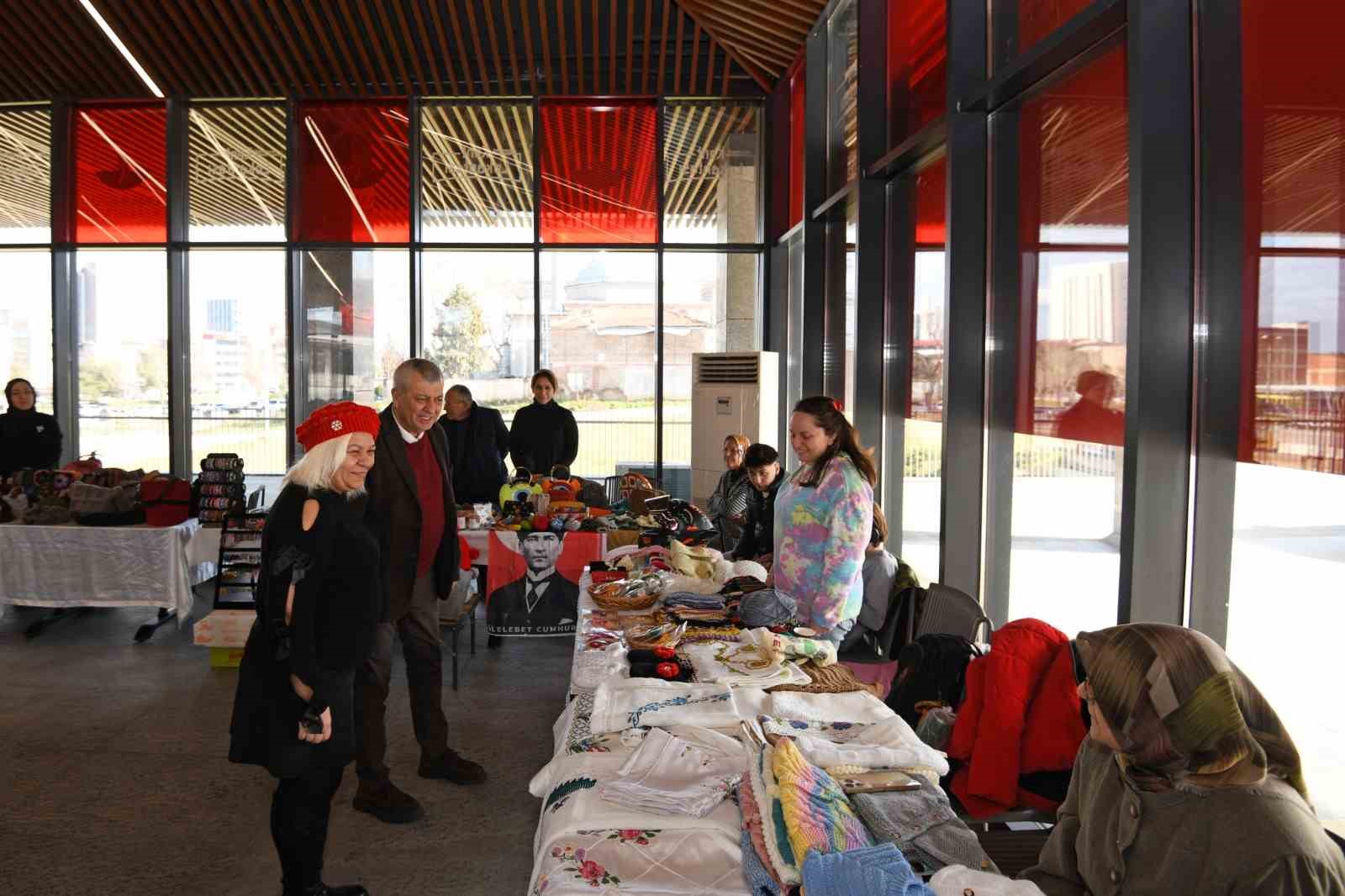 Girişimci kadınların el emeği Osmangazi Meydanı’nda buluştu