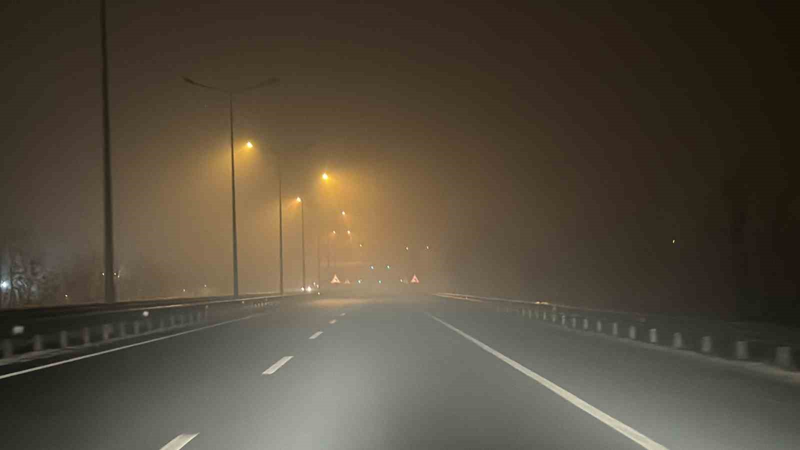 Düzce sis altında kaldı: Görüş mesafesi 10 metreye düştü