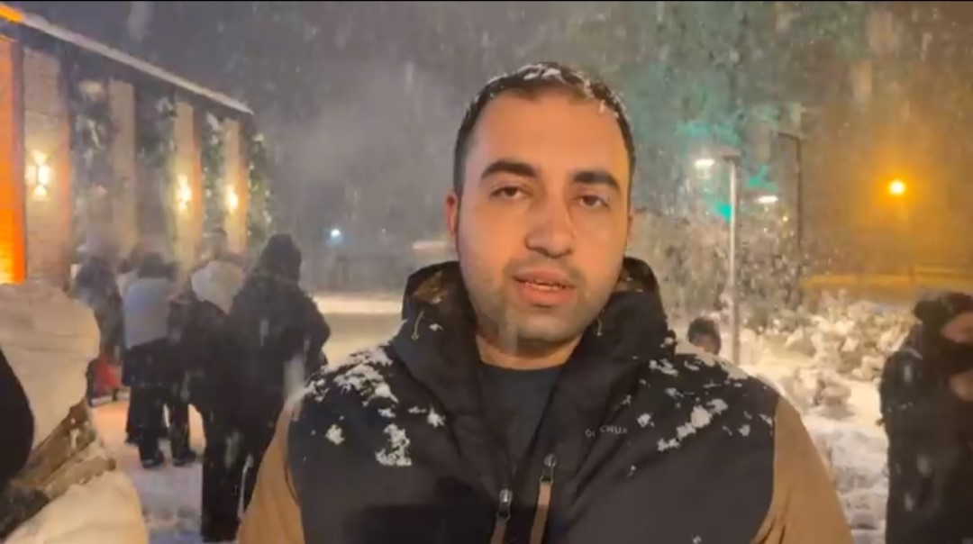 Bartın’da ilçe protokolü vatandaşlarla kartopu oynadı