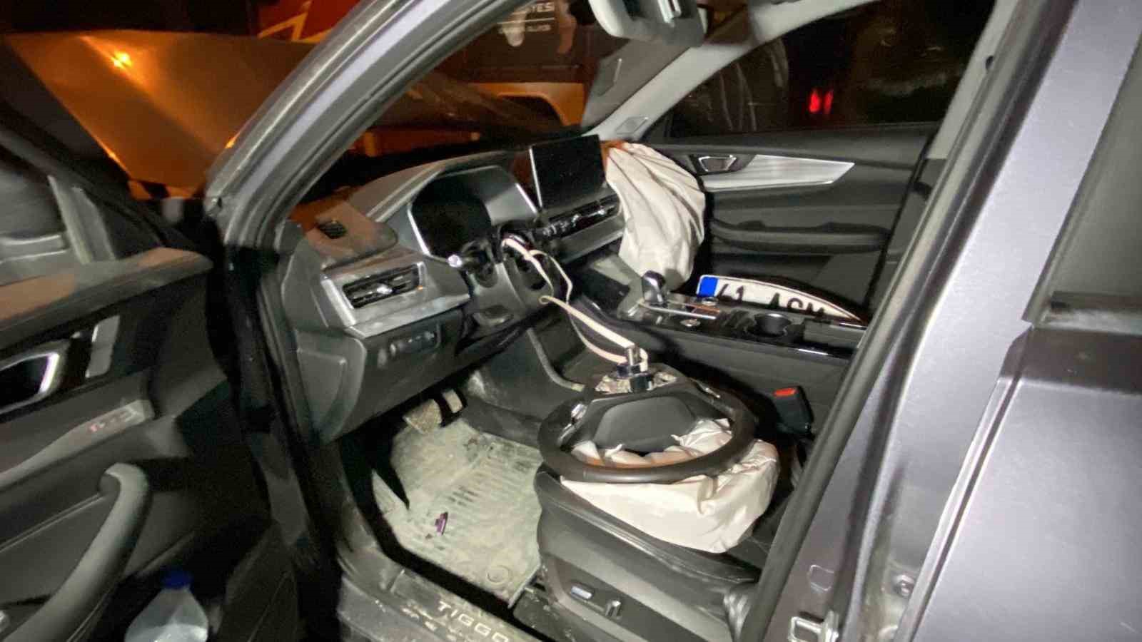 Direğine çarpan araç hurdaya döndü: 1 yaralı